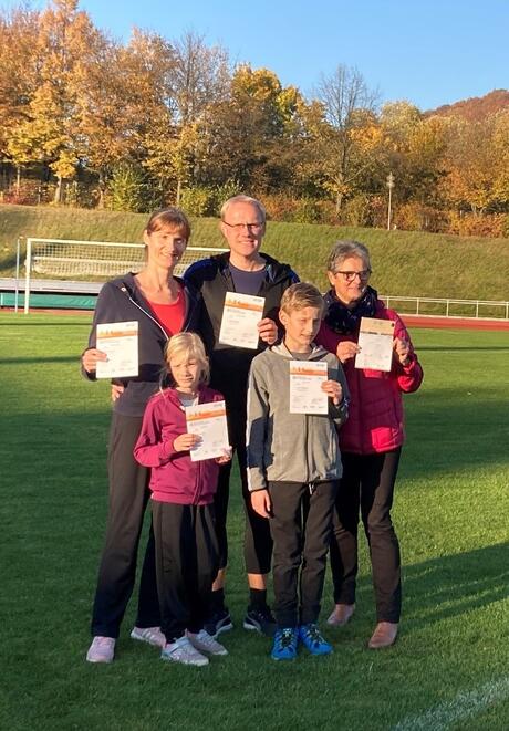 Von links: Nicole, Lena, Daniel, Marvin Wallenta, Mutter und Oma Helma Milas 