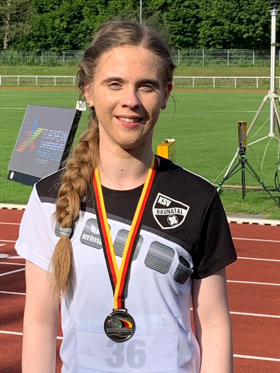 Kim mit der Silbermedallie bei den Deutschen Meisterschaften über 400m Kim mit der Silbermedallie bei den Deutschen Meisterschaften über 400m