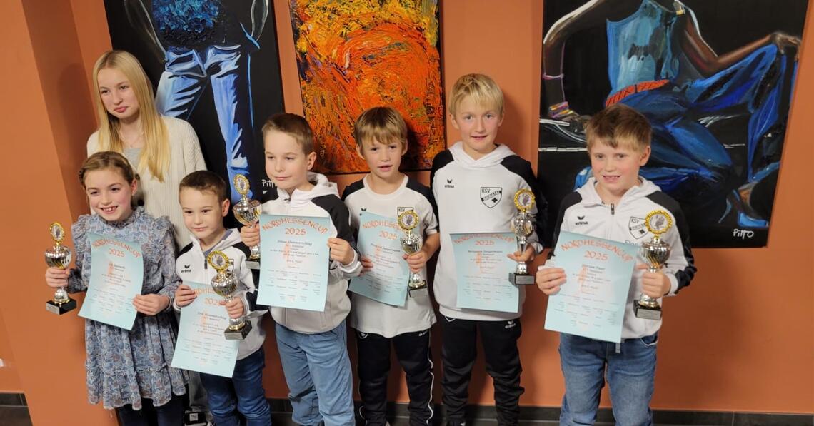 Die KSV Kids stolz mit ihren Pokalen