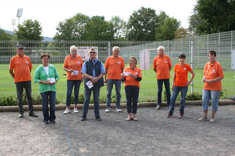 2.v.l. Martina Platz 1, 3.v.l. Rosi Platz 2, 4.v.l. Hans Platz 3 | © KSV Baunatal e.V. | Petanque | 2.v.l. Martina Platz 1, 3.v.l. Rosi Platz 2, 4.v.l. Hans Platz 32020