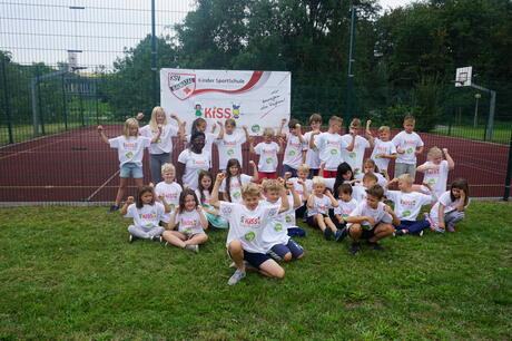 Gruppenbild mit KiSS-T-Shirts