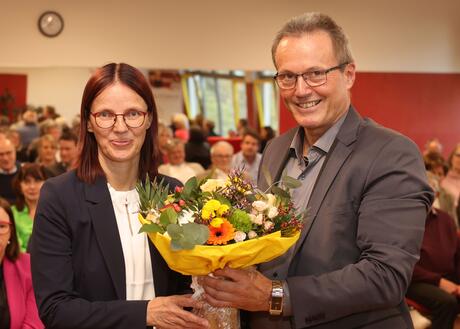 Frühlingsstrauß für Festrednerin DFB-Vizepräsidentin Prof. Dr. Sinning